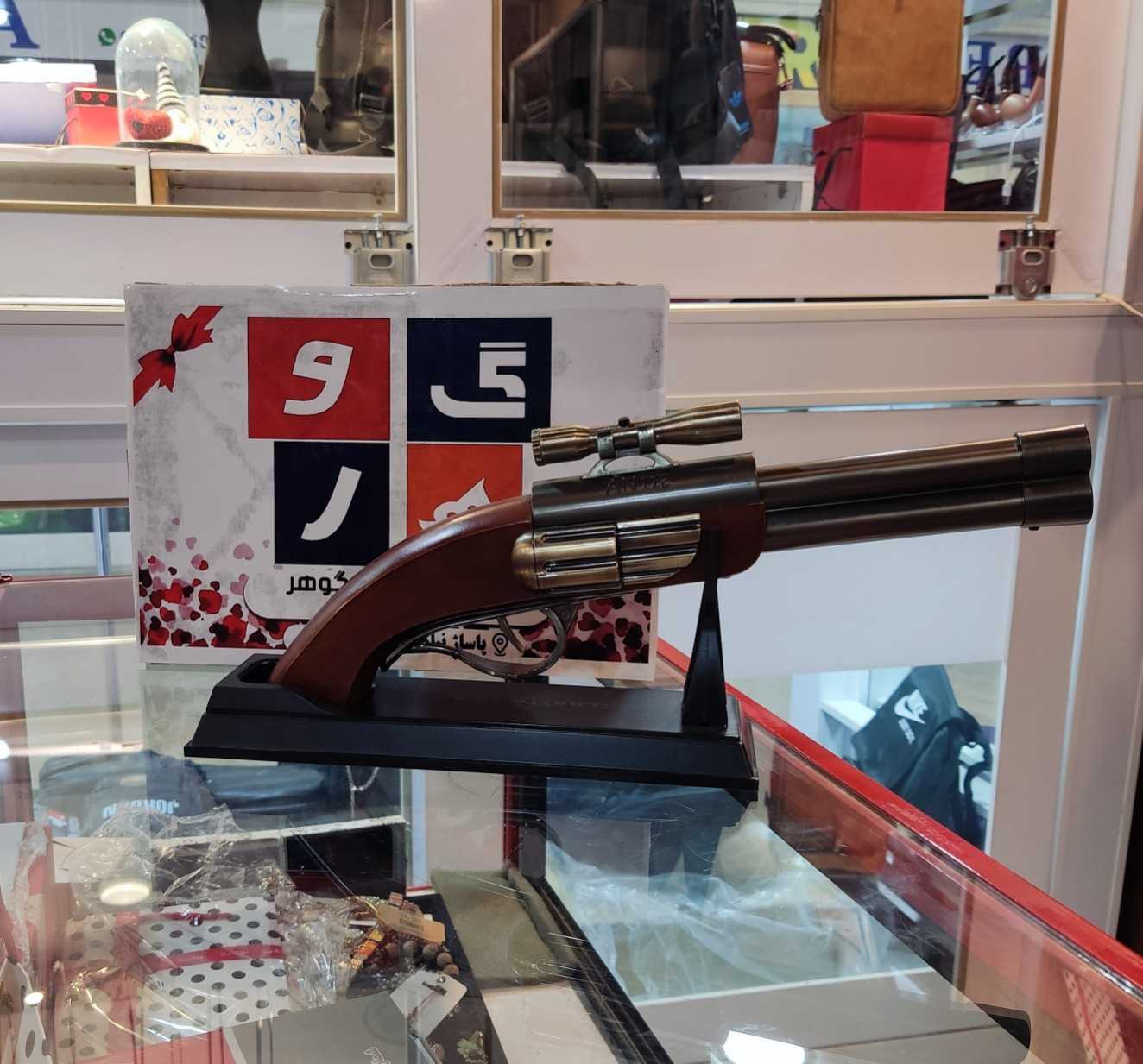 فندک تپانچه چوبی