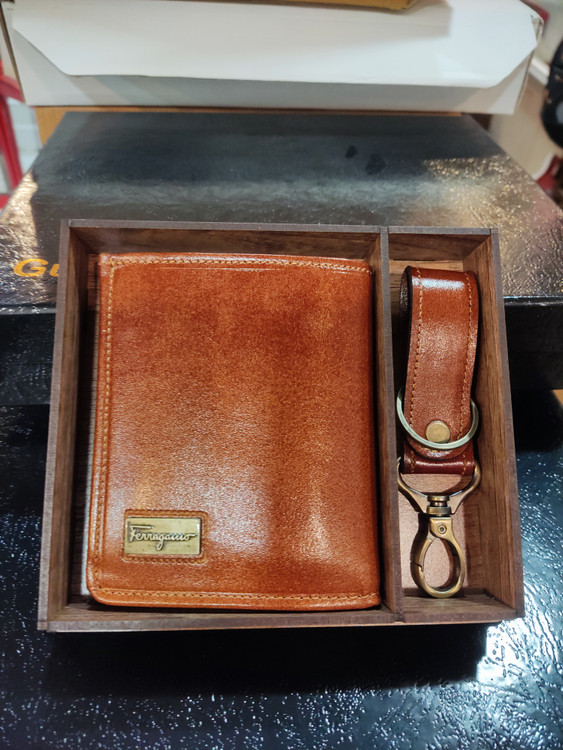 چرم طبیعی گاوی ،رنگ عسلی برند فاراگاما