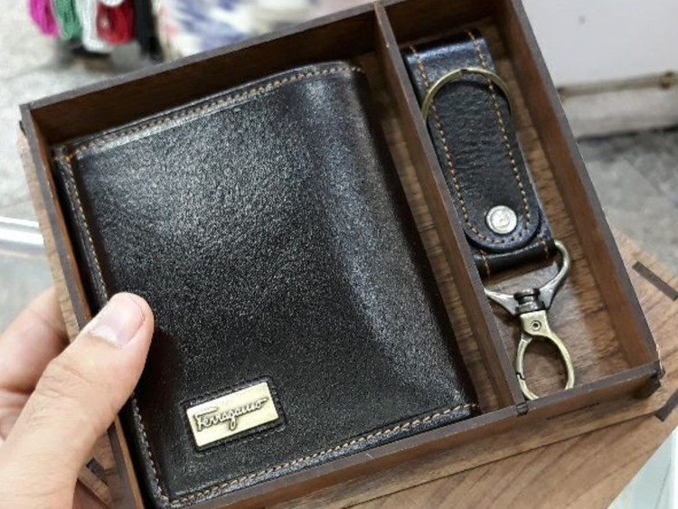 کیف و دسته کلید چرم طبیعی عالی رنگ مشکی ،جعبه چوبی