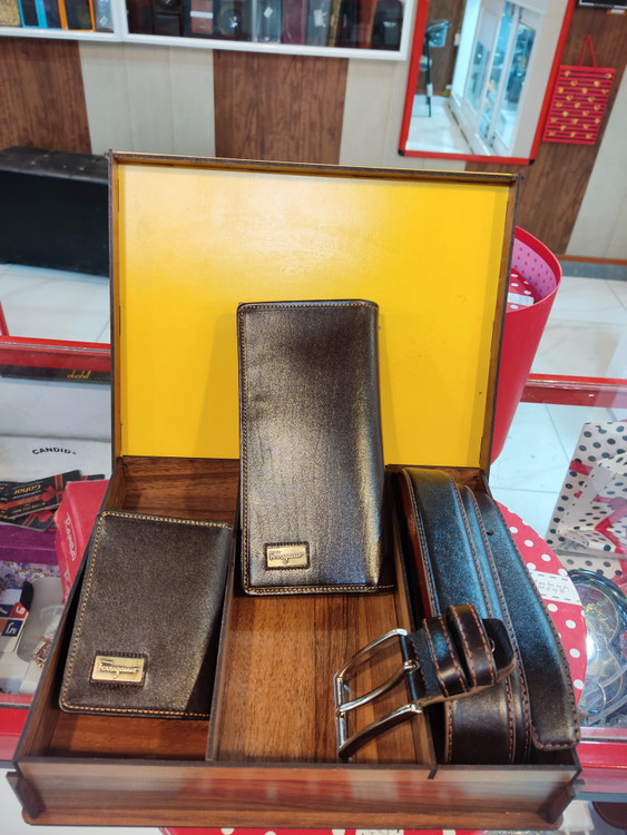 رنگ قهوه ای