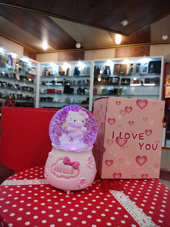 گوی بزرگ پمپی طرح کیتی همراه جعبه یونولیتی