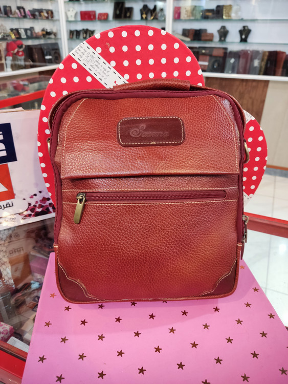 کیف دوشی تمام چرم طبیعی گاوی زرشکی