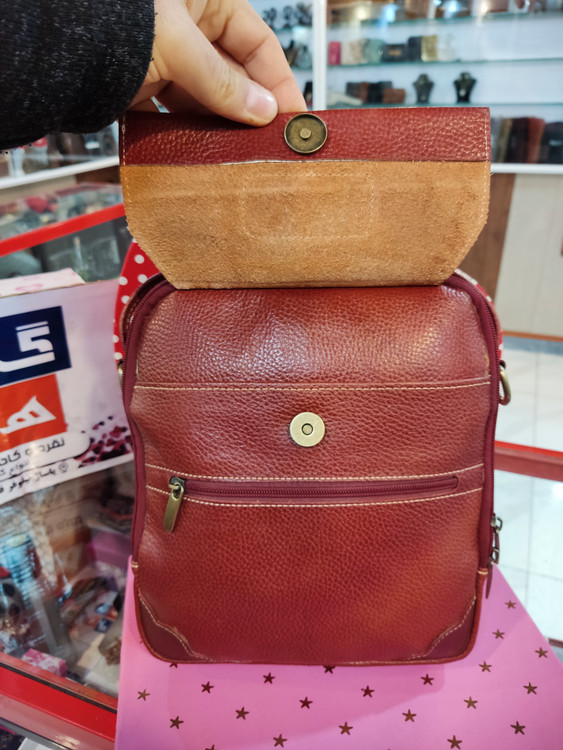 دو فضای در جلوی کیف وجود دارد