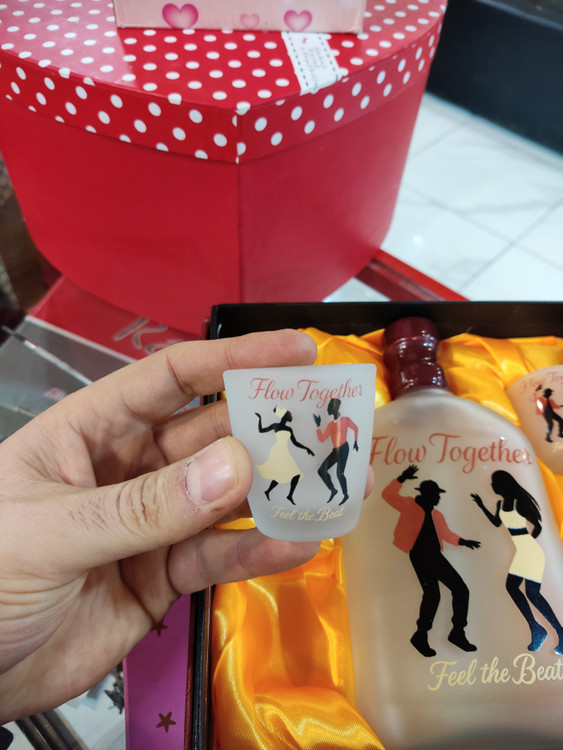 چهار عدد شات طرح زن و مرد