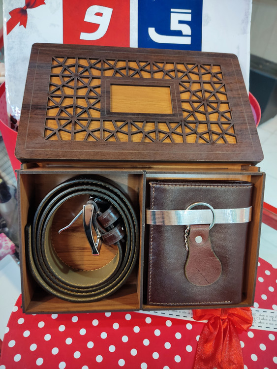 ست رنگ قهوهای همراه جعبه مشبک چوبی