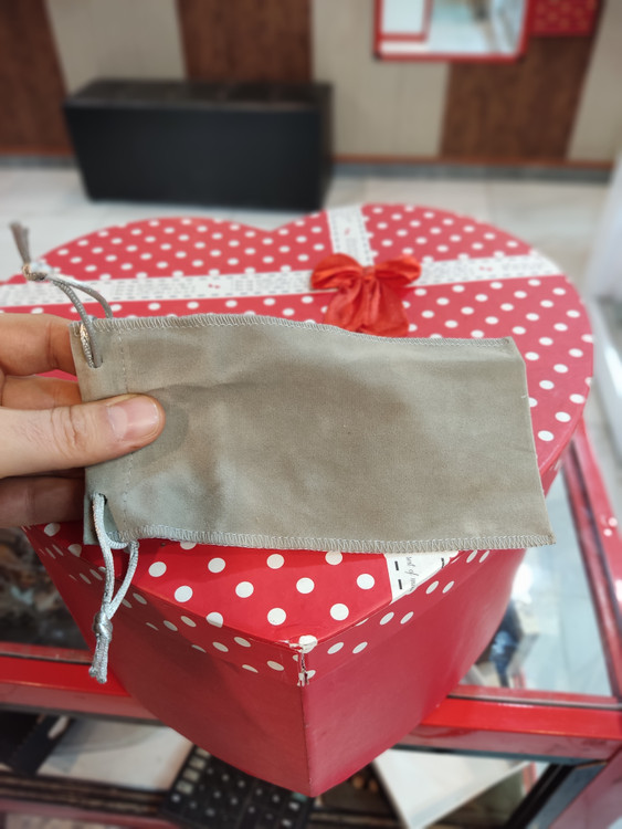 دارای کاور و بسته بندی