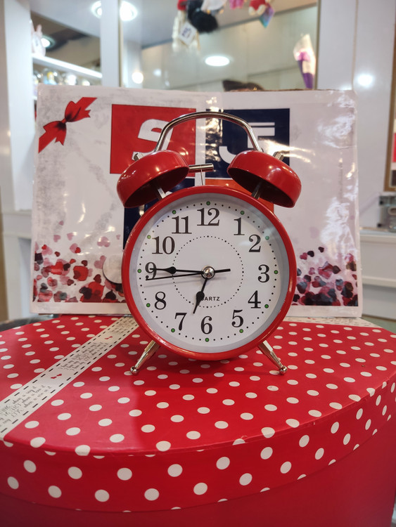 ساعت رومیزی بزرگ رنگ قرمز