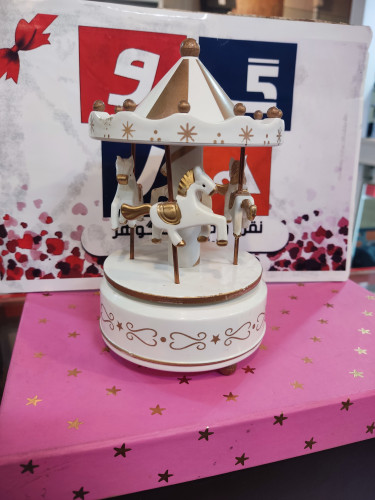 کراسل کوکی گردان و موزیکال رنگ سفید و طلایی