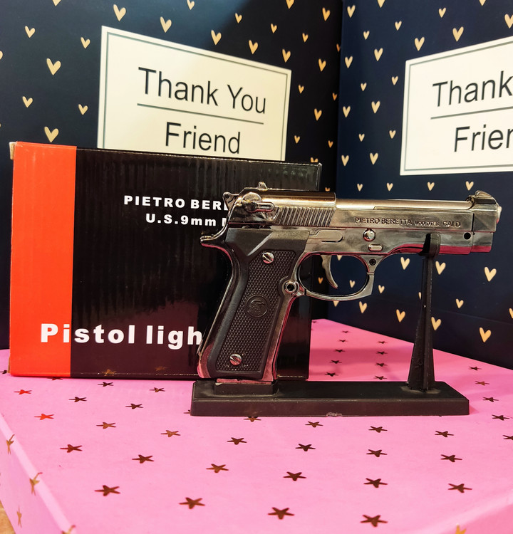 فندک اسلحهای اتمی و جعبه و کارتن قرمز مشکی