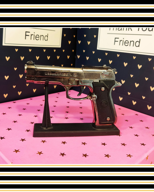 فندک اسلحهای اتمی شعله رنگی به همراه پایه