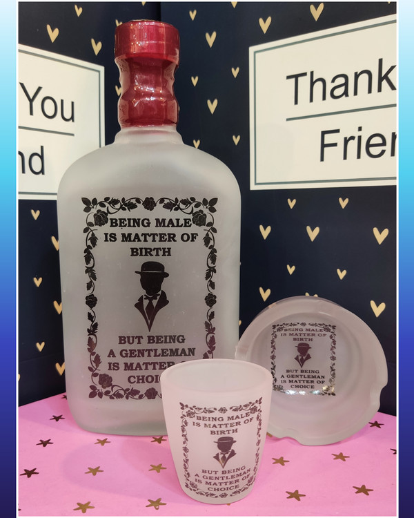 شیشه یخی کوتاه به همراه زیر سیگاری و شات