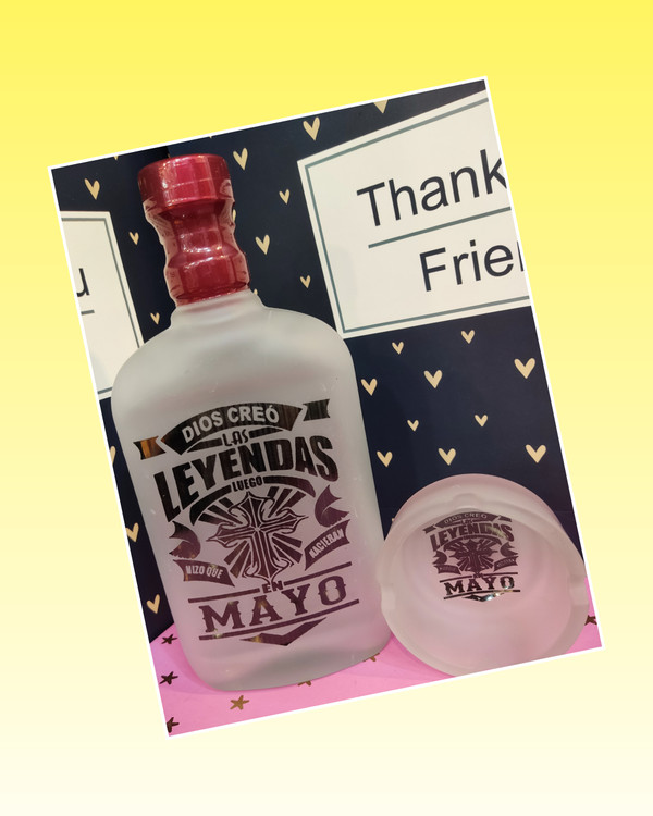 جام شیشه ای و زیر سیگار