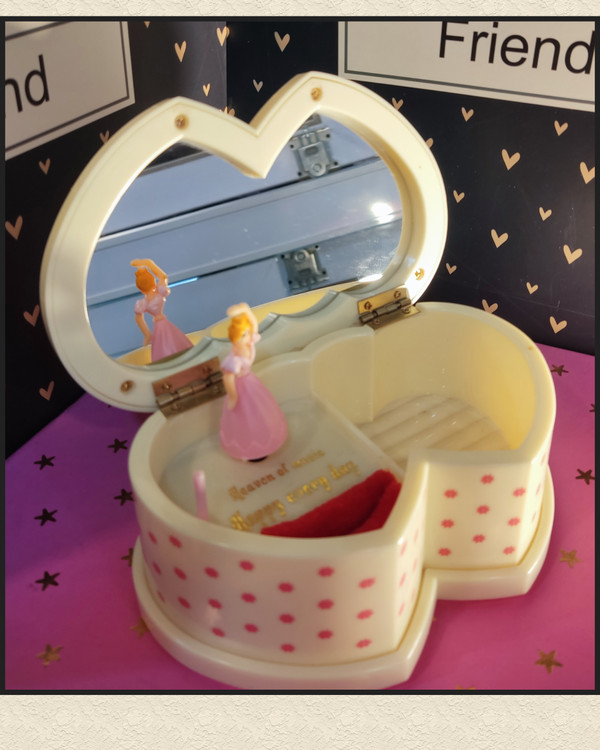 موزیک باکس کوکی و جای جواهر رنگزرد