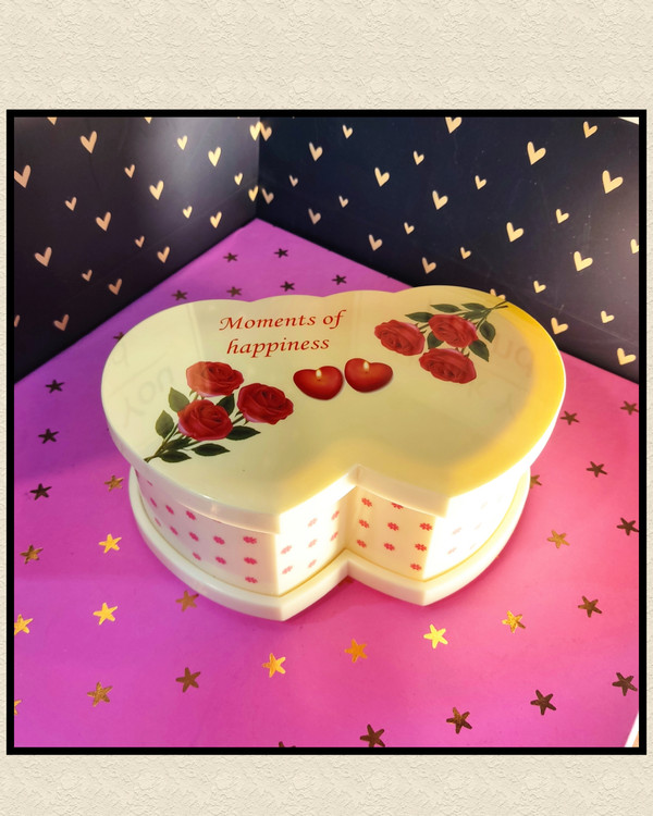 جای جواهر طرح قلب زرد رنگ