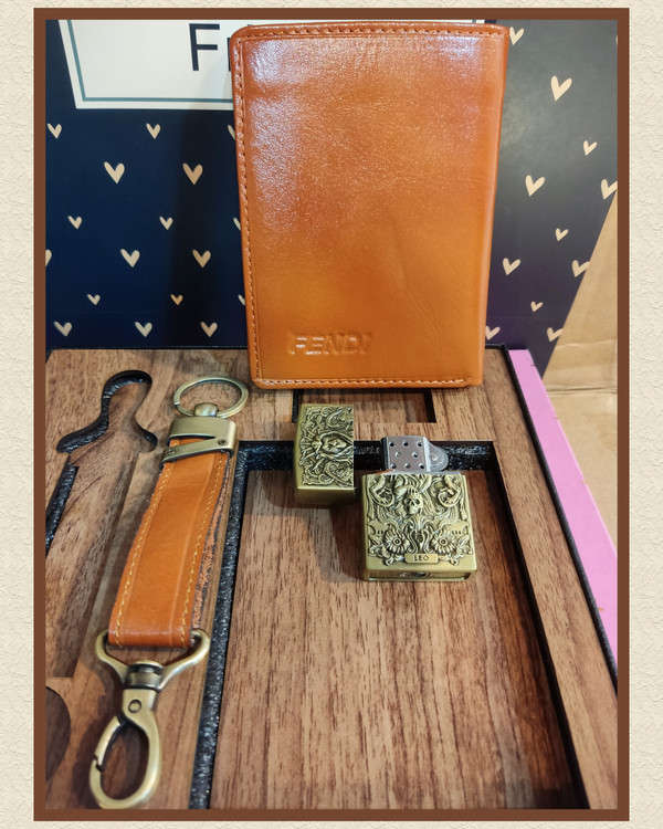کیف کوتاه مردانه و فندک ودسته کلید چرم برند فندی