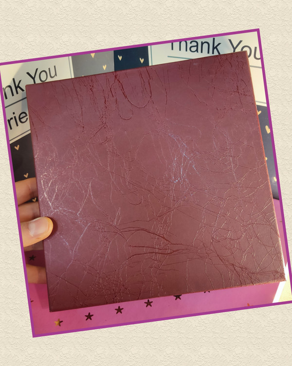 بسته کادویی دارد