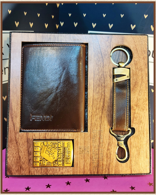 ست کیف جیبی مردانه و دسته کلید چرمی و فندک رنگ قهوهای