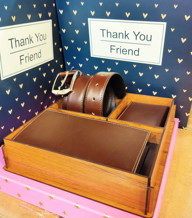 ست چرم طبیعی شامل کیف بلند پالتویی و کمربند و جای کارت رنگ قهوهای