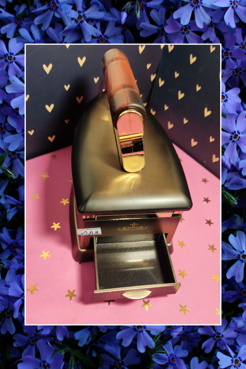 در دو رنگ سفید و طوسی