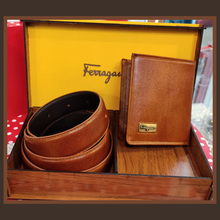 ست لاکچری کیف کوتاه وجیبی مردانه و کمربند چرم طبیعی رنگ عسلی