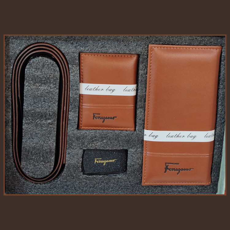 رنگ عسلی ست کیف بلند و کمربند و جای کارت فاراگاما