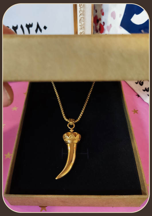 جعبه زیبای کادویی دارد