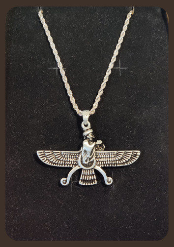 پلاک فروهر و زنجیر استیل ،جعبه کادویی دارد