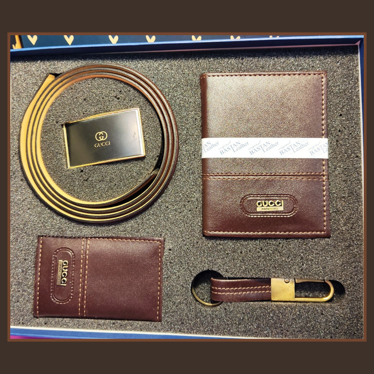 ست کیف کوتاه جیبی ،کمربند و جای کارت و دسته کلید گوچی