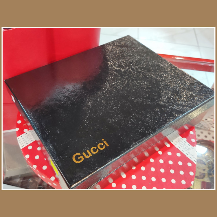 این محصول جعبه زیبای کادوبی دارد