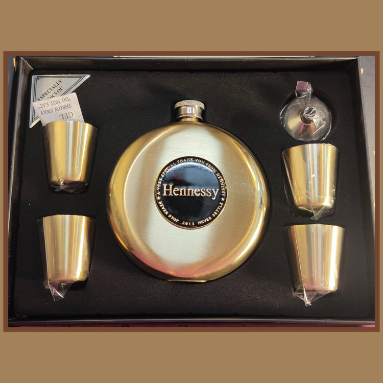 قمقمه جیبی استیل طلایی رنگ به همراه چهار عدد شات و قیف