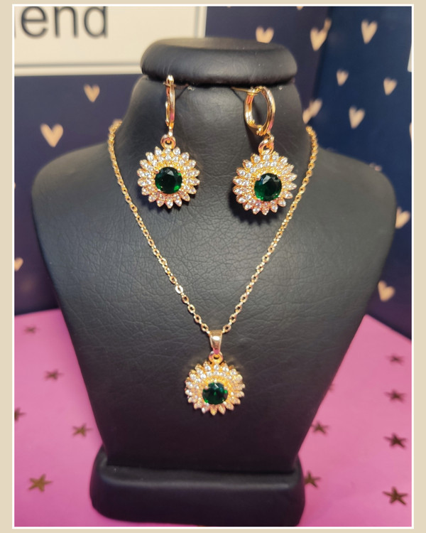 نیم ست استیل طلایی رنگ ثابت و ضد حساسیت نگین زمرد