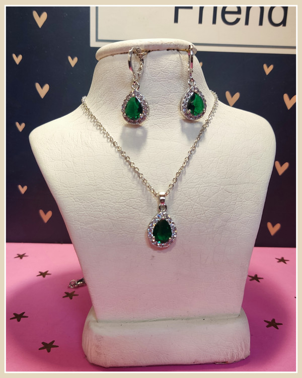 نیم ست استیل زمرد نقره ای رنگ