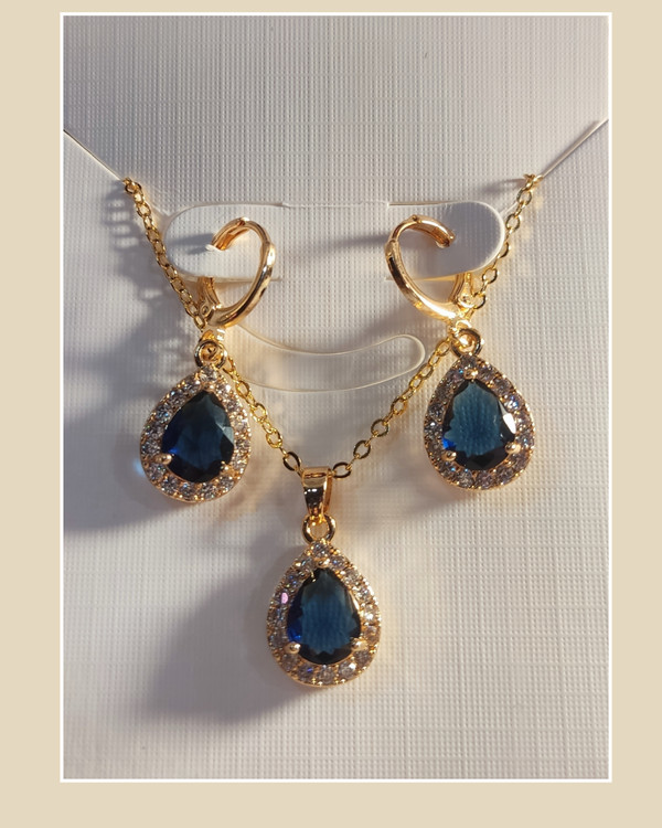 نیم ست استیل طلایی رنگ یاقوت کبود