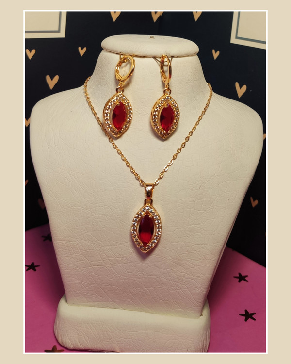 یاقوت لوزی رنگ