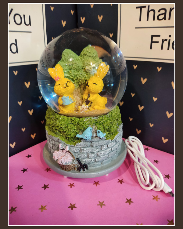 بدون نیاز به باطری ، و از طریق کابل کار میکند