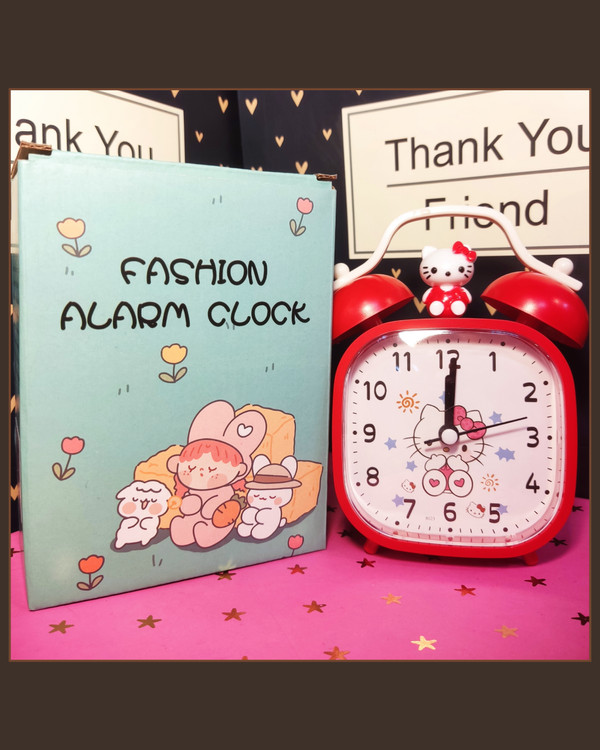 رنگ قرمز ساعت کیتی به همراه کارتن و جعبه ساعت