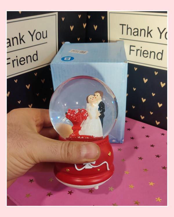 اندازه و ارتفاع تقریبا ۱۲ سانتیمتر، جعبه یونولیتی دارد