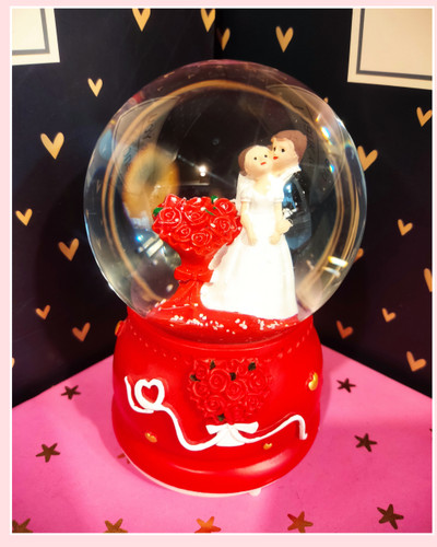 گوی زیبای عروس و داماد سایز متوسط موزیکال و چراغ دار