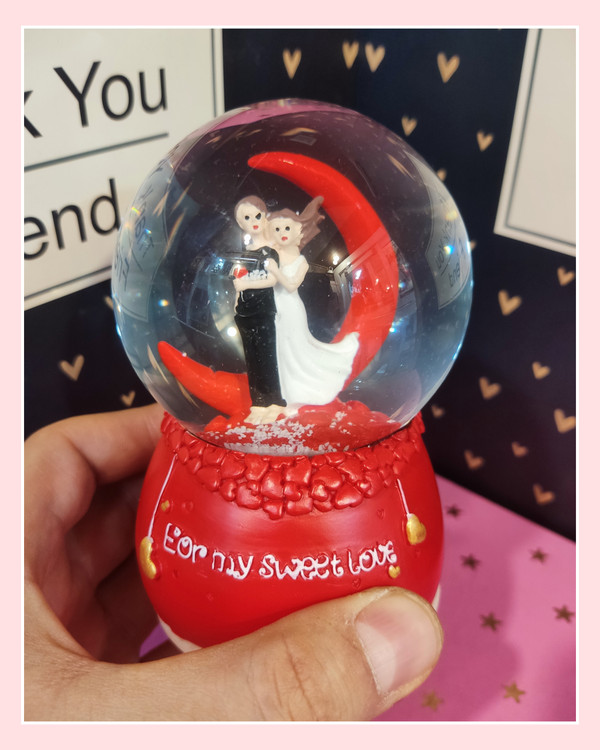 سایز گوی متوسط میباشد و ارتفاع آن تقریباً ۱۲ سانتیمتر