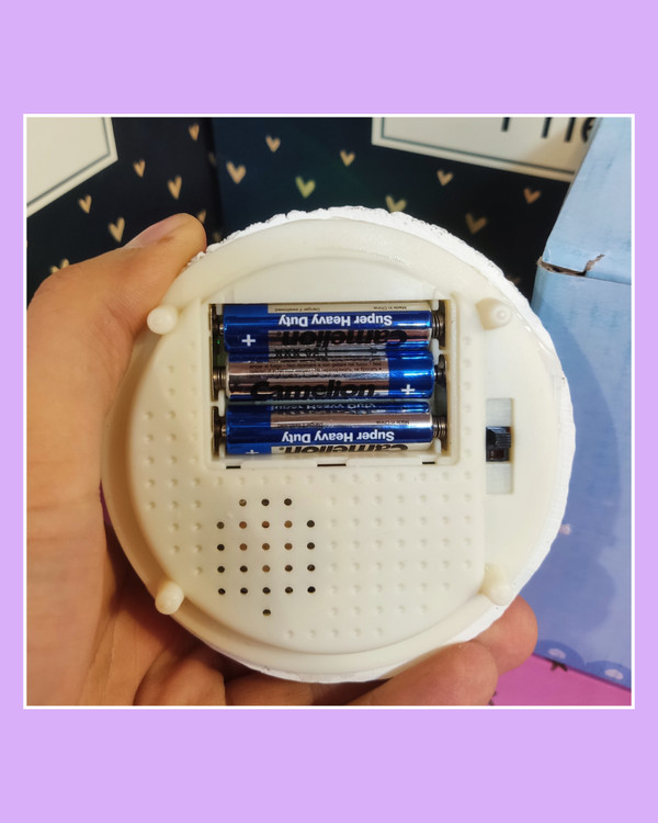 دکمه خاموش و روشن کردن ، با سه عدد باطری نیم قلمی کار میکند