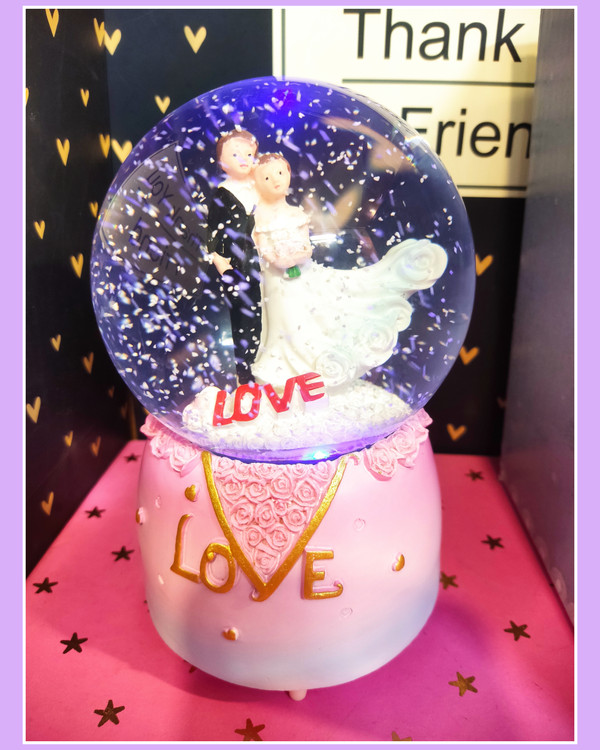 گوی بزرگ پمپی و موزیکال طرح عروس و داماد