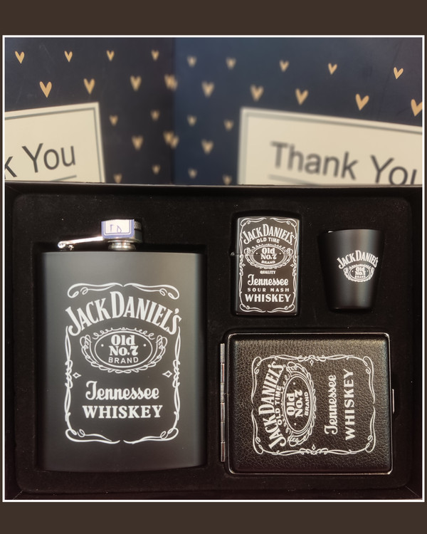 ست کامل بطری جیبی و جعبه جای سیگار و فندک بنزینی jack Daniels