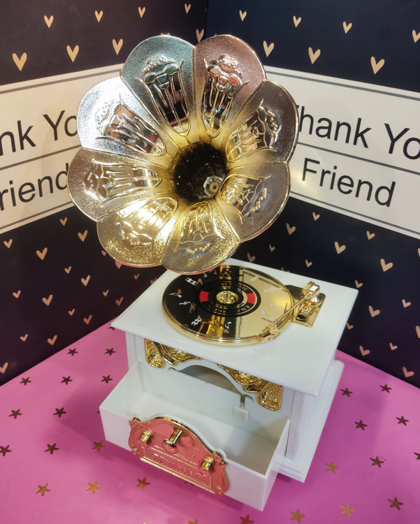 جعبه کشویی جای جواهر دارد