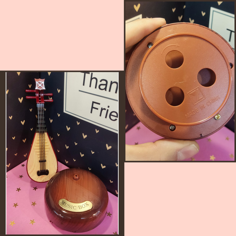 بدون میاز به باطری و فقط از طریق کوک دستی کار میکند