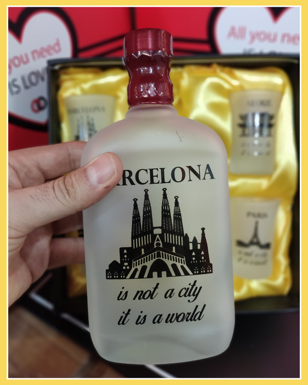 بطری همراه شیشه ای مدل بارسلونا